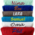 Schnoschi-Handtuch-bestickt-Name-Motiv-Opa-Oma-Lea-Nina-Ben-Lara-Samuel-Phil-Farbauswahl-Schriftarten Besticktes Handtuch – Alle Größen