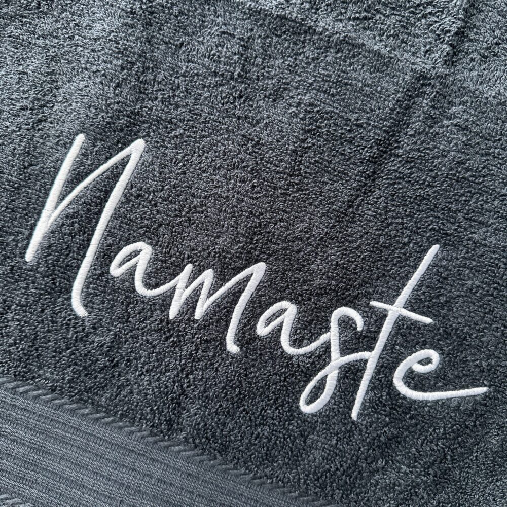 Schnoschi Frottier & Bad Namaste Handtuch bestickt Baumwolle
