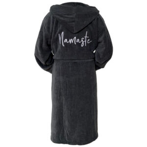 Bademantel_Namaste_Titel NAMASTE | Bestickter Bademantel | Verschiedene Größen & Farben