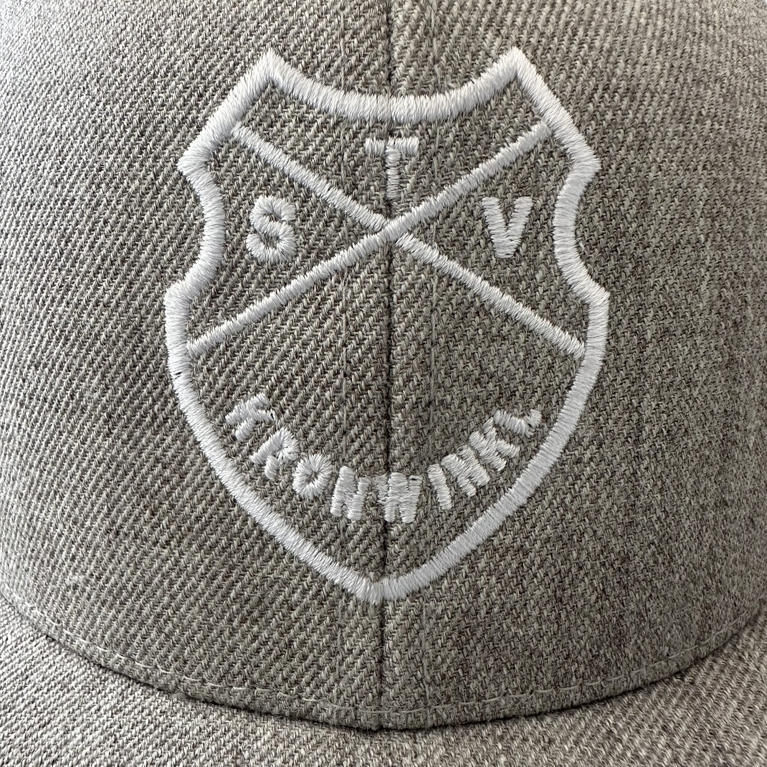 Schnoschi Caps Mützen Cap hellgrau TSV Kronwinkl Kontur