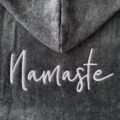 NAMASTE | Bestickter Bademantel | Verschiedene Größen & Farben