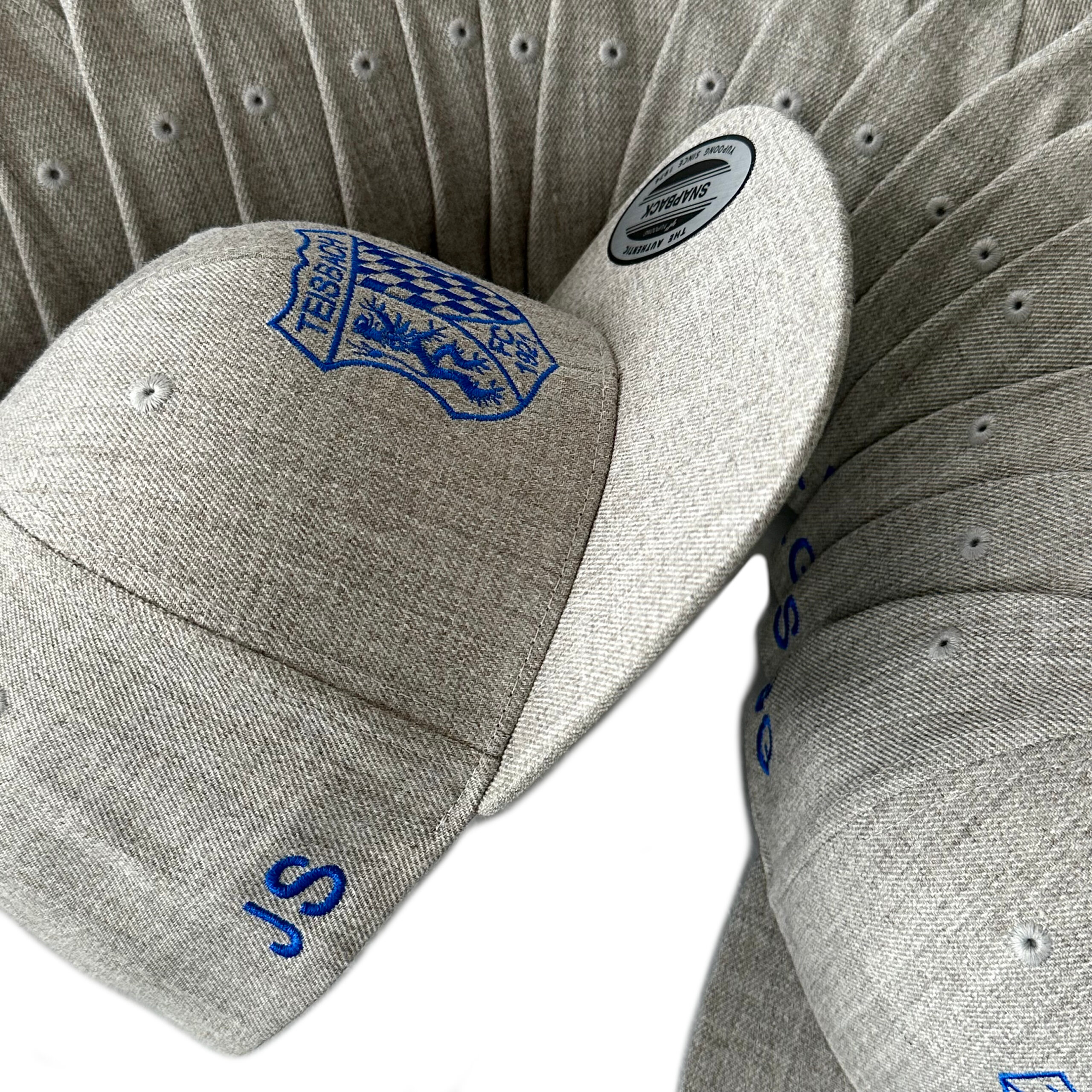 Schnoschi Caps FC Teisbach Cap hellgrau Snapback bestickt