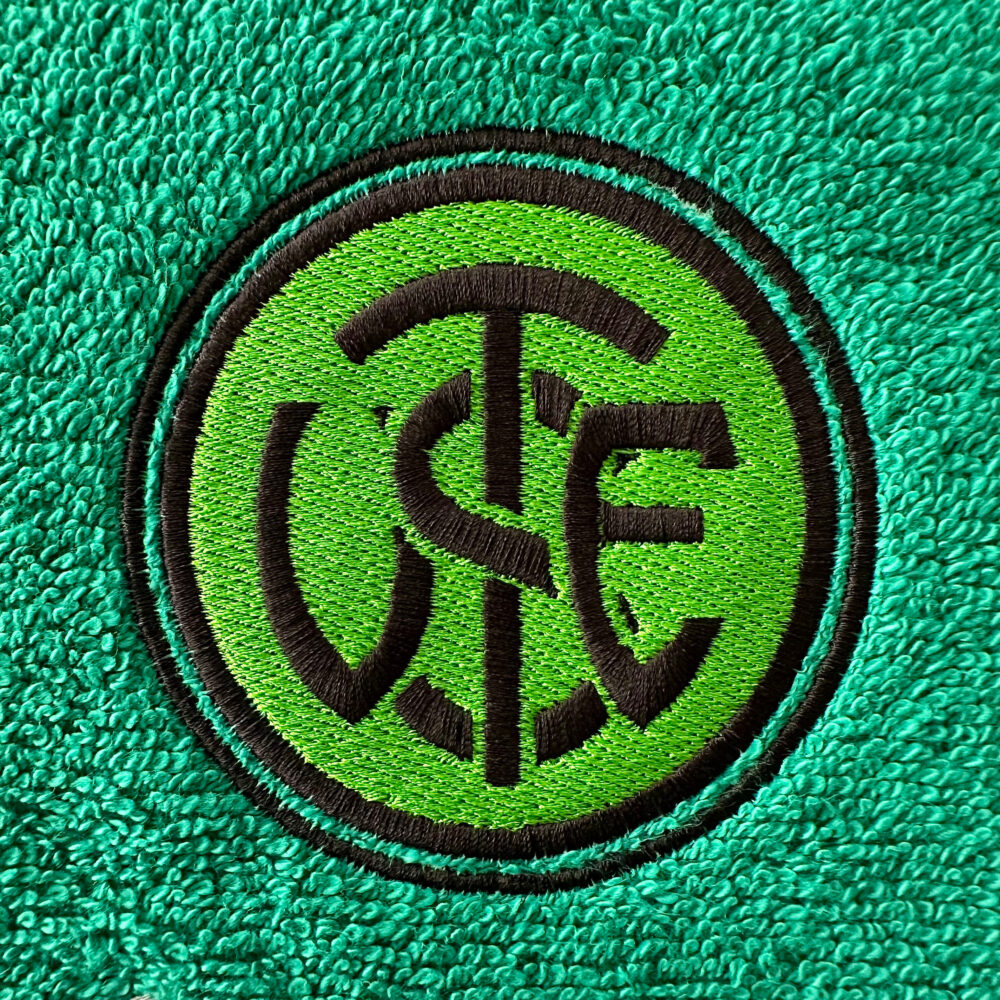 Schnoschi_Handtuch_TSV_Ergoldsbach_Logo_Wappen_gestickt_Verein Handtuch grün | TSV Ergoldsbach e. V. | Vereinslogo inkl. Namensstickerei